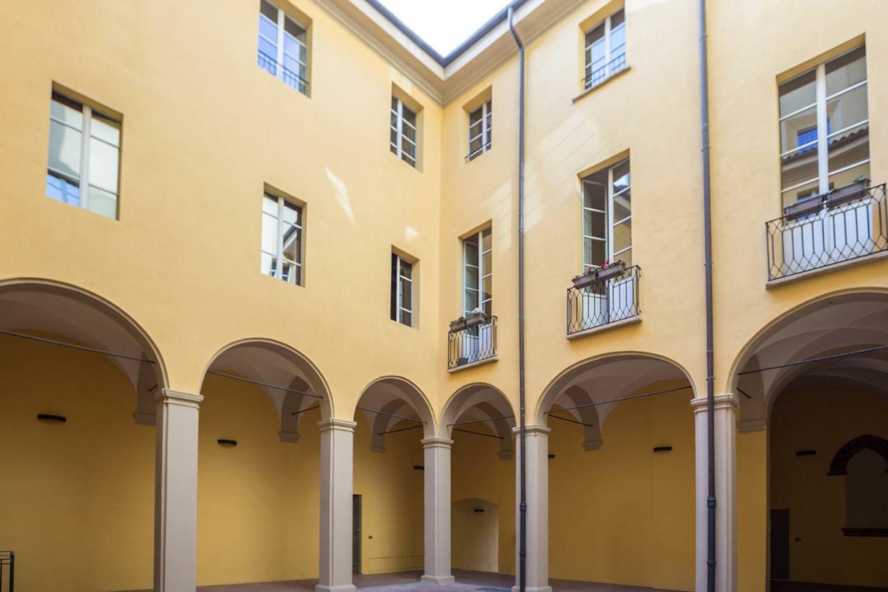 Palazzo Bocchi - The Place Apartments Болонья Екстер'єр фото