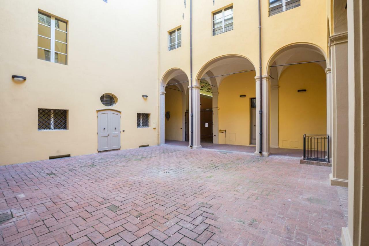 Palazzo Bocchi - The Place Apartments Болонья Екстер'єр фото