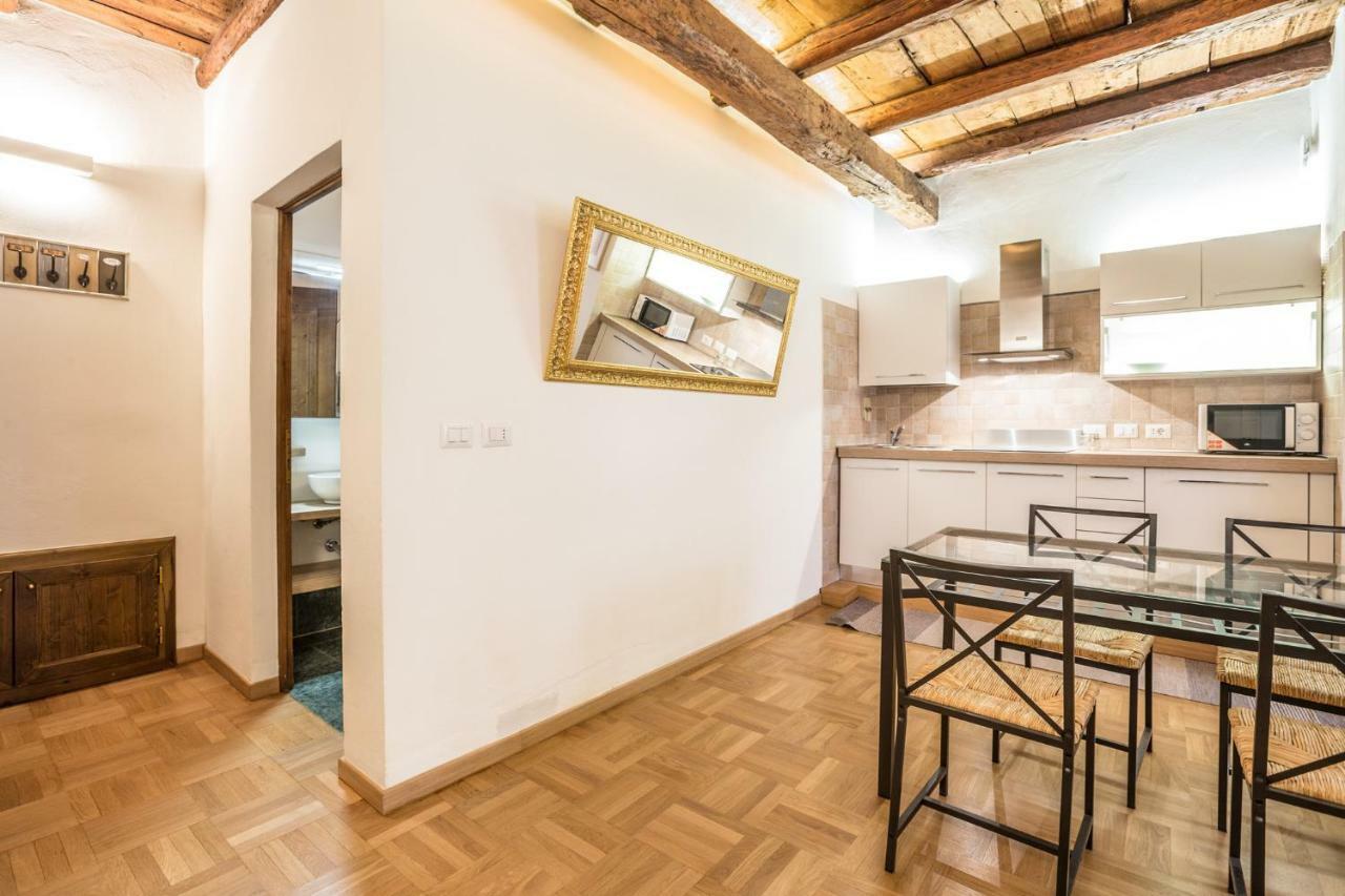Palazzo Bocchi - The Place Apartments Болонья Екстер'єр фото